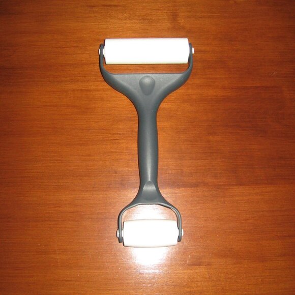 Pampered Chef: Pastry Roller - Picture 1 of 2